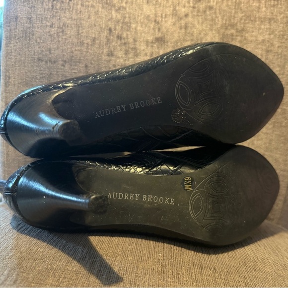 Audrey Brooke Oxford Tisha Midboot, size 6.5 - Picture 8 of 9